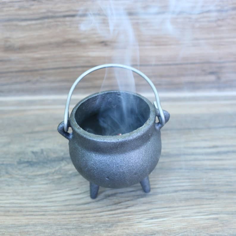 Cast Iron Cauldron w/ Lid - 3.5"